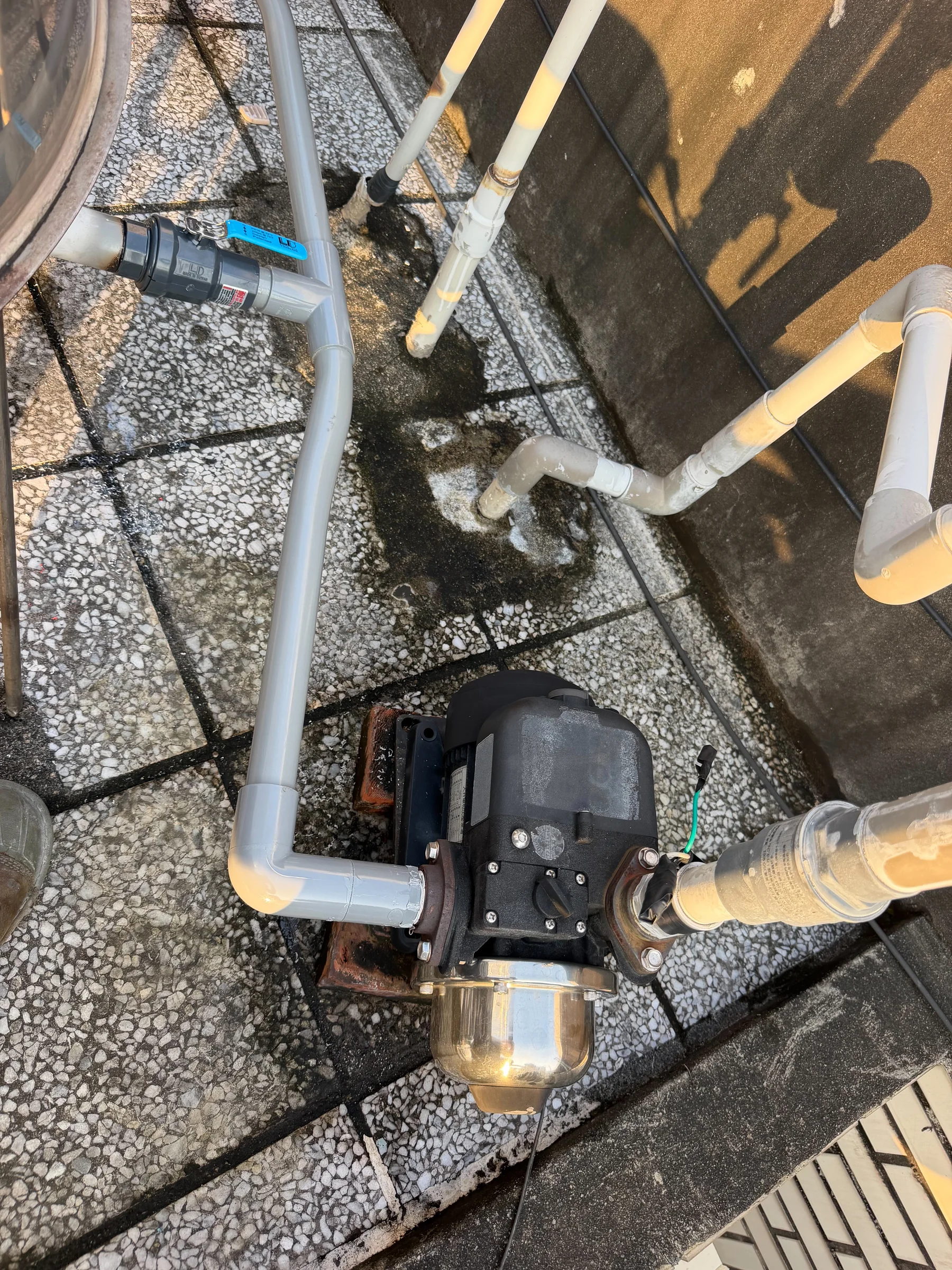 加壓馬達與周邊配管現場